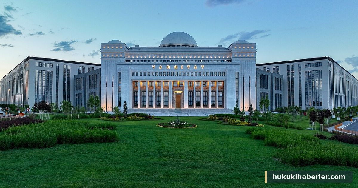 Geniş çim bahçesiyle birlikte Yargıtay Başkanlığı binasının dıştan görünümü